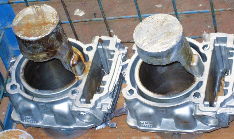 Fig. 1: Casting residue, too thick and burnt due to plunger lubricant on the left, the right casting residue is fine