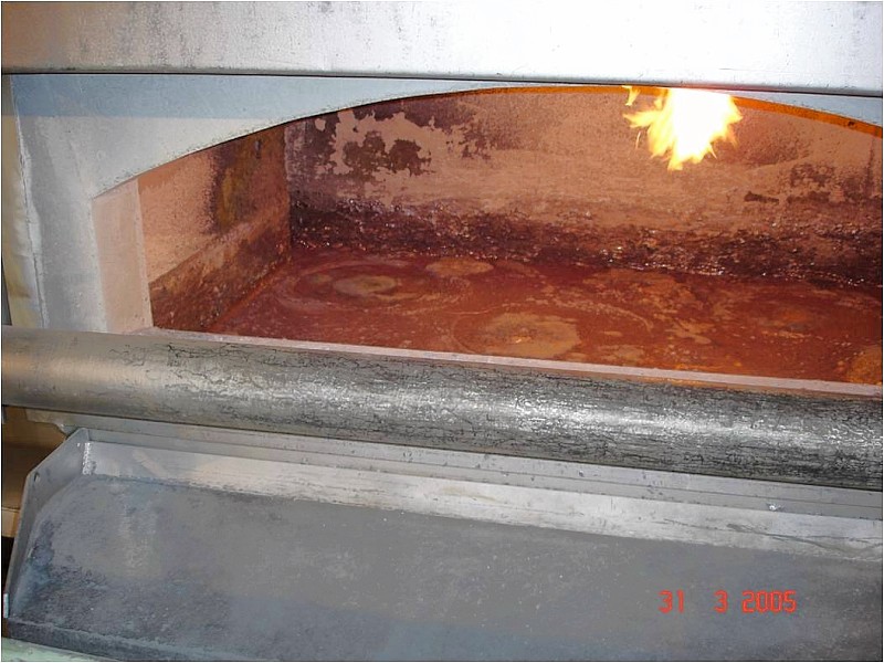 Fig. 5:  Stirring plugs in a holding chamber of a aluminum shaft melting furnace, photo: StrikoWestofen GmbH