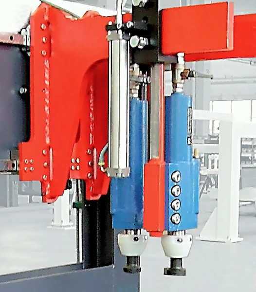 Bild 1: Schlaghämmer in einer Vorentkernungsanlage CORECRACKER BASIC der Fa. Fill GmbH